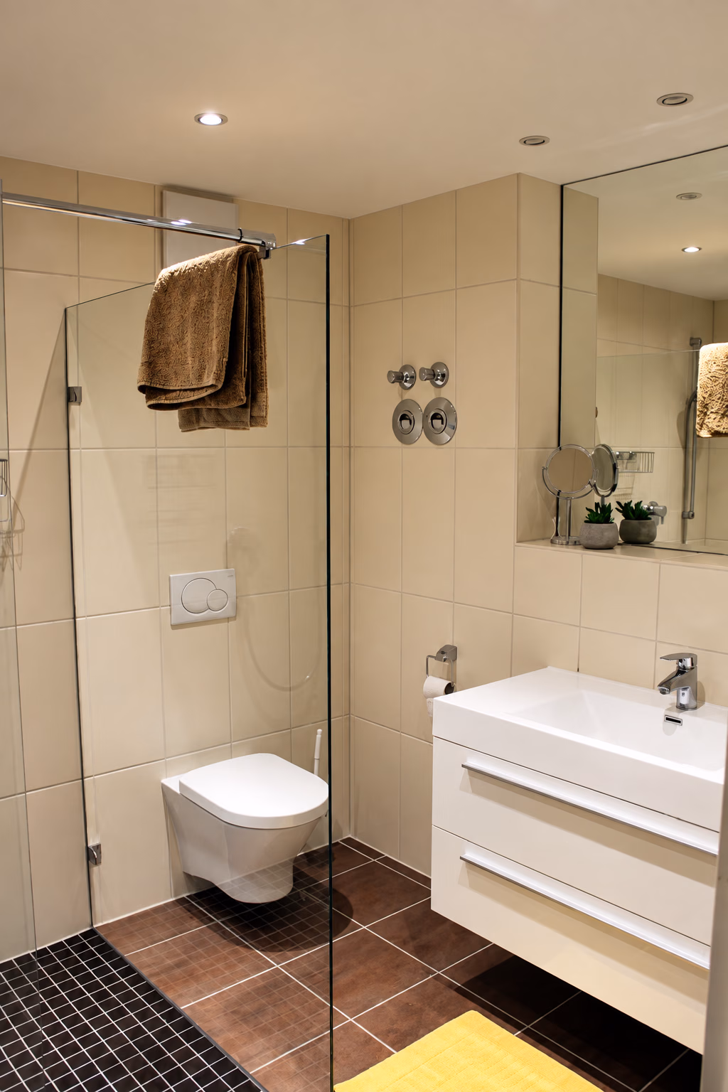 Modernes Badezimmer der Alpenfirn Suite